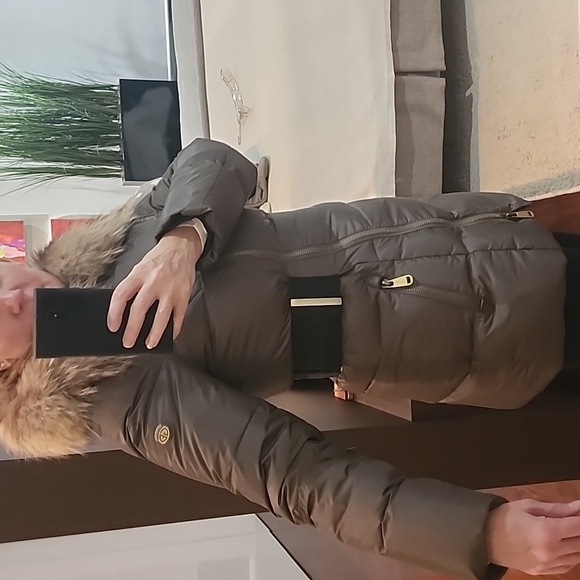 ⭐️Host Pick⭐️ Goldbergh Standard Luxury Winter Coat (or ski jacket) Size Small - Picture 12 of 15